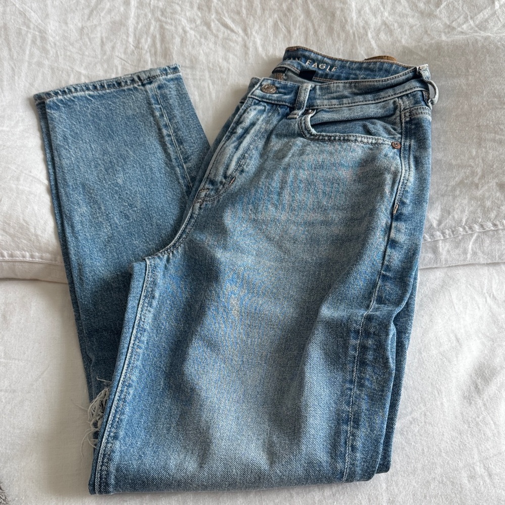 American Eagle Women’s Light Blue Straight Jeans